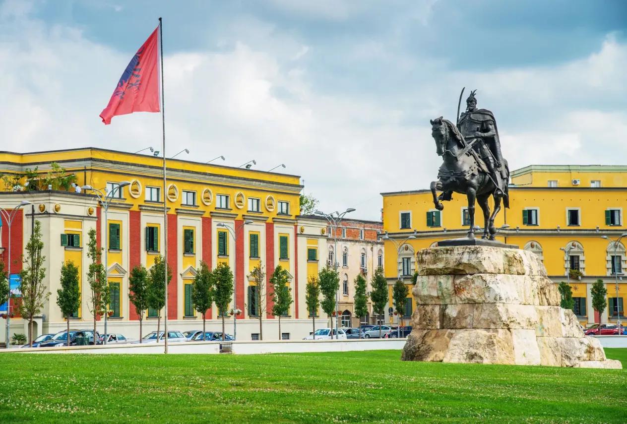 1 Day City Tour of Tirana & Dajti Mountain thumbnail 2